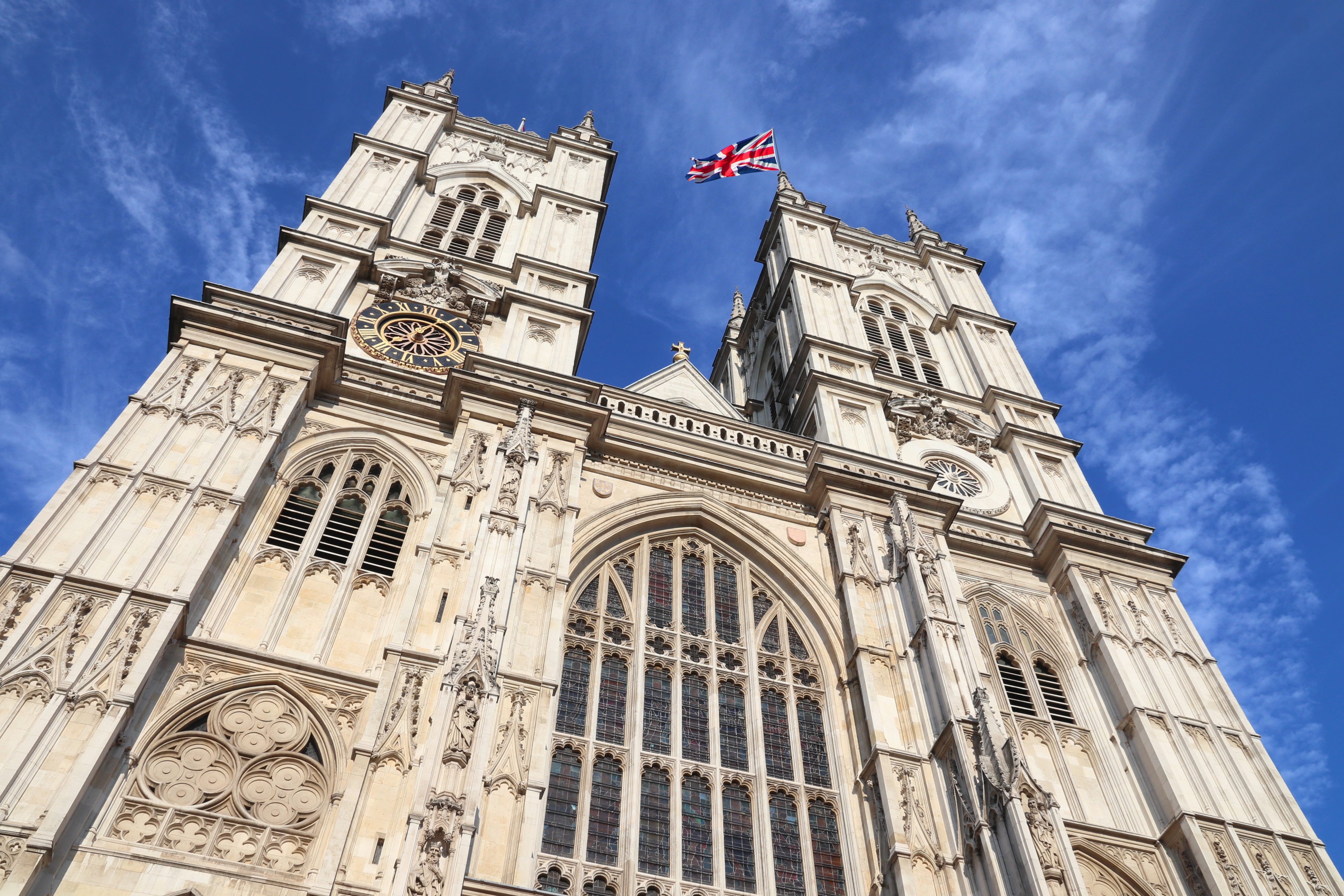 The front fascade of Westminster Abbey