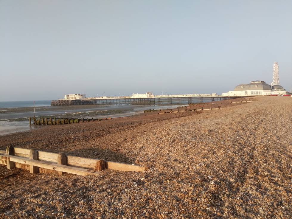 Worthing Pier looking west