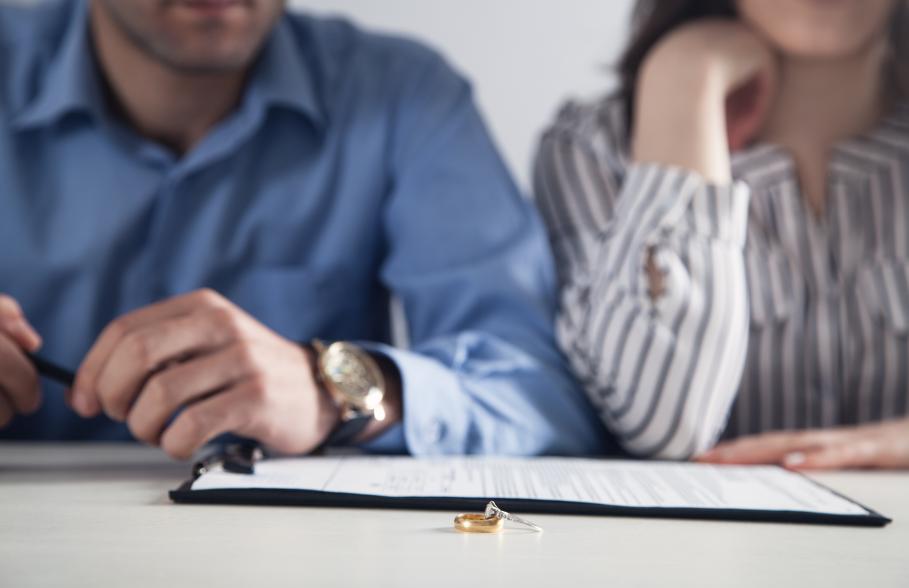 Couple sign divorce papers