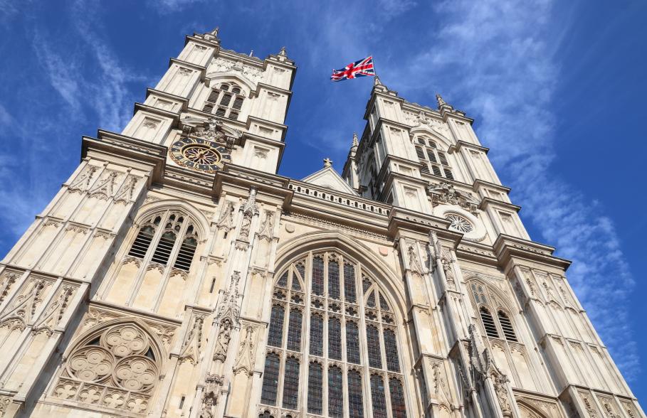 The front fascade of Westminster Abbey